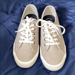 Women’s Like New Lace Up Sperry Shoes